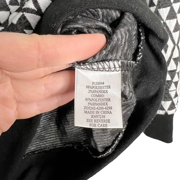 Almost Famous Geometric Print Knit Cropped Blouse - Picture 8 of 9